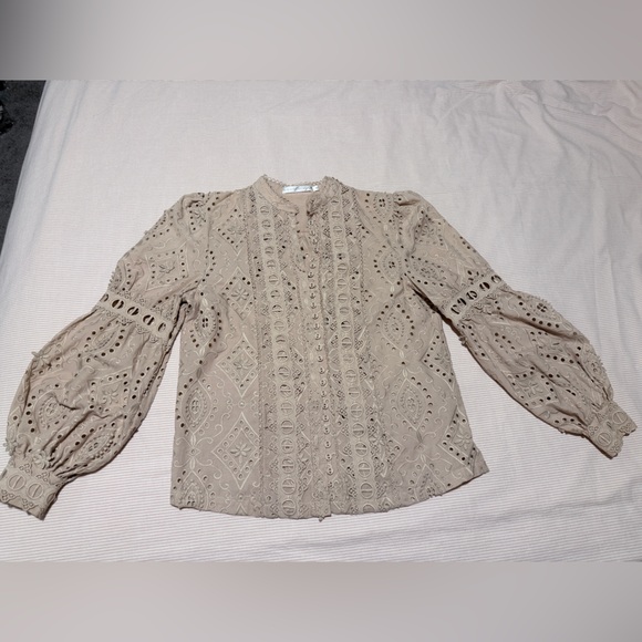 Chic Lace Women's Blouse in Beige US4 AU8 - Picture 3 of 12